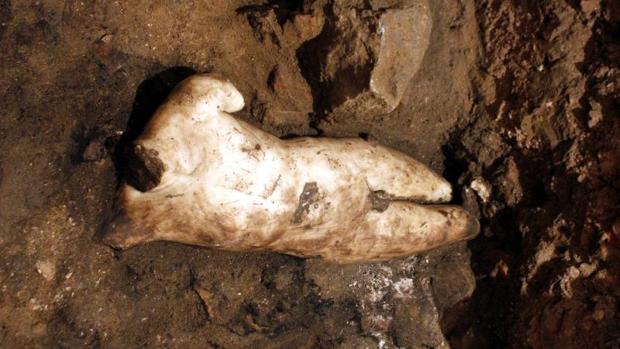 Hallan en Toledo una estatua romana de mármol de un metro de longitud