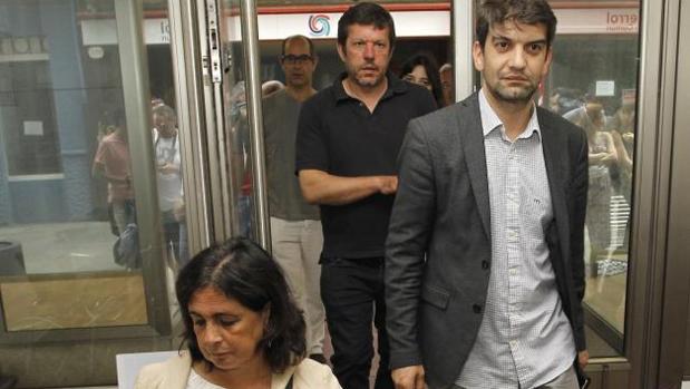 Jorge Suárez y Esther Leira antes de la asamblea de la formación