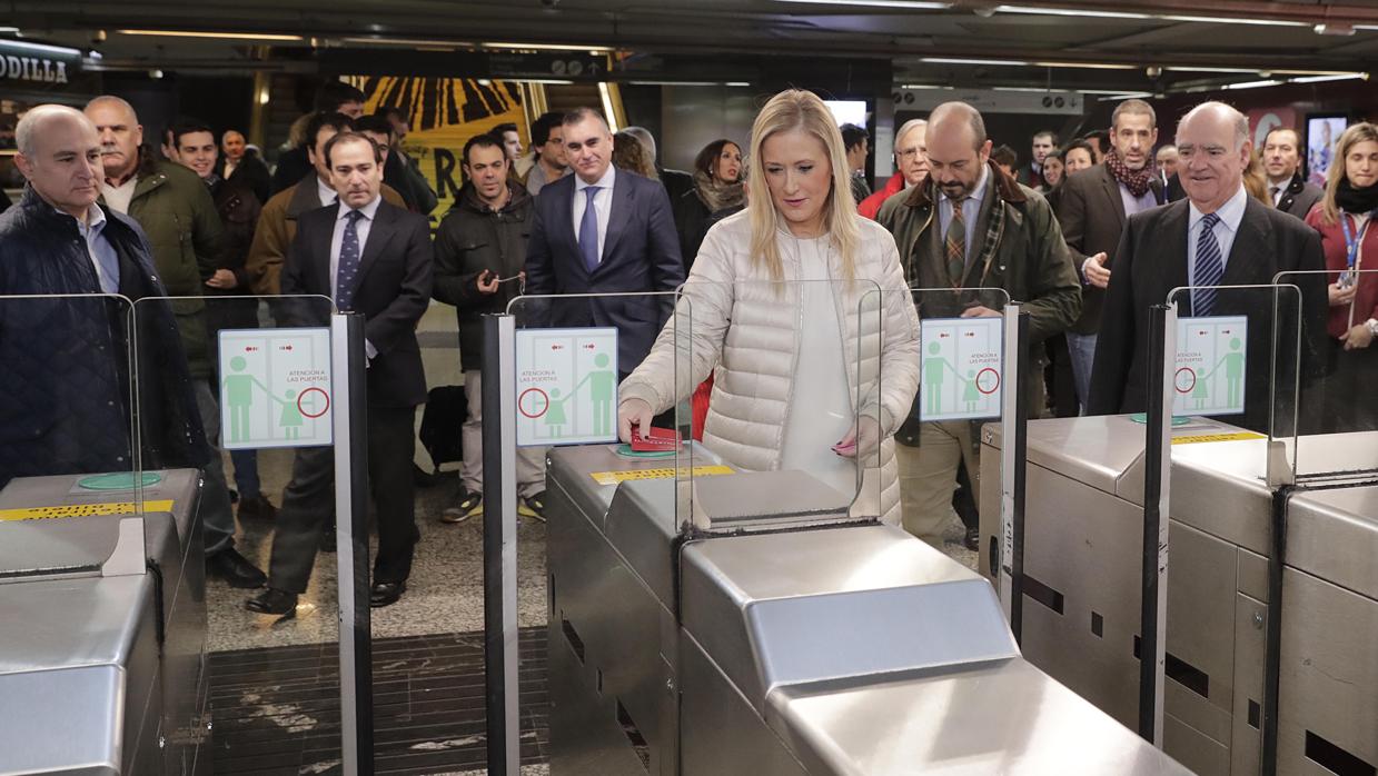 La presidenta Cifuentes, durante un acto de promoción del transporte público en Madrid