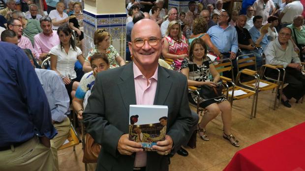 Un libro sobre el torero Luis Francisco Esplá recoge las faenas que el alicantino realizó en la Plaza de la ciudad