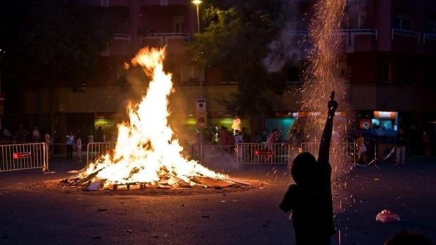 Una hoguera, ayer en Barcelona