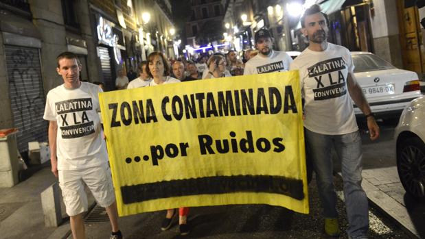 Vecinos de La Latina protesta por los ruidos de los bares y terrazas del barrio