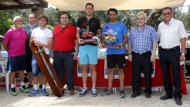 Quino Muñoz posa con el trofeo