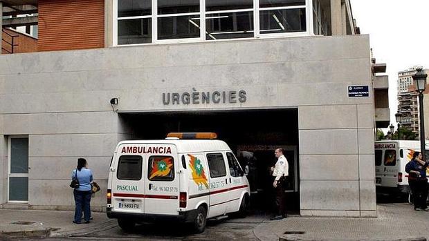 Imagen de archivo del acceso a Urgencias del hospital Clínco de Valencia