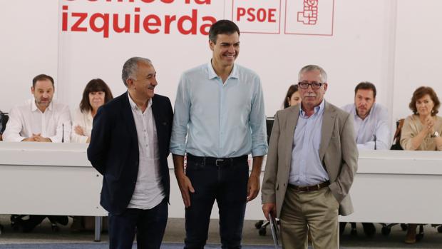 Pedro Sánchez, con los líderes sindicales