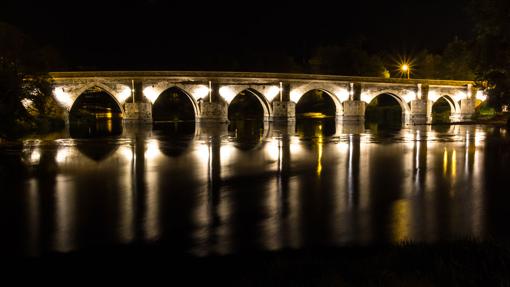 El puente romano de Lugo, iluminado