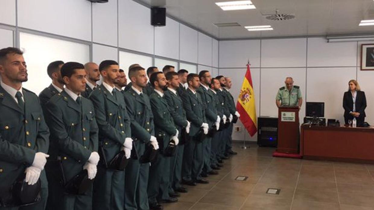 Los agentes ante la delegada del Gobierno en Canarias, Roldós, y el coronel jefe de la Comandancia, Arranz