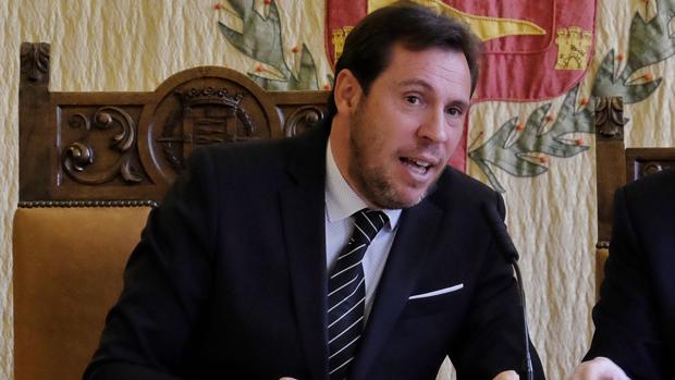 Cs acusa a Óscar Puente de continuar con la «política faltona» de León de la Riva