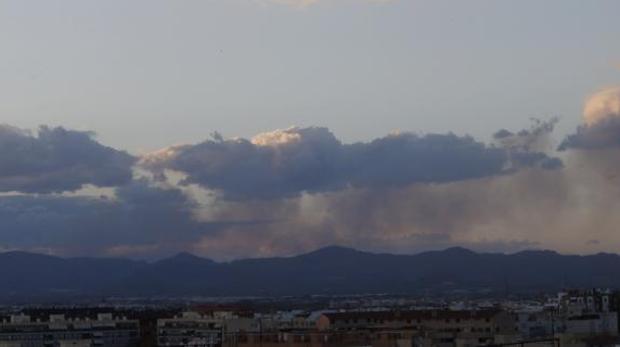 Nubes de humo del incendio de la Sierra Calderona
