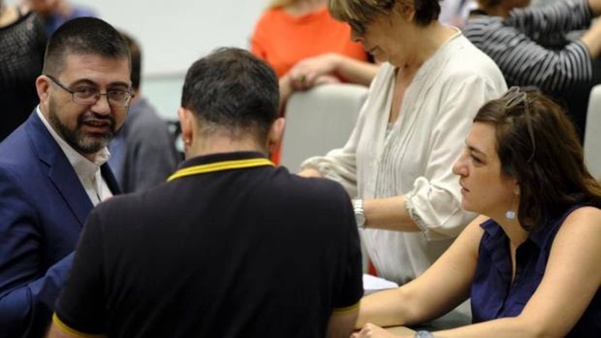 Los ediles reprobados Carlos Sánchez Mato y Celia Mayer, en el pleno de este miércoles