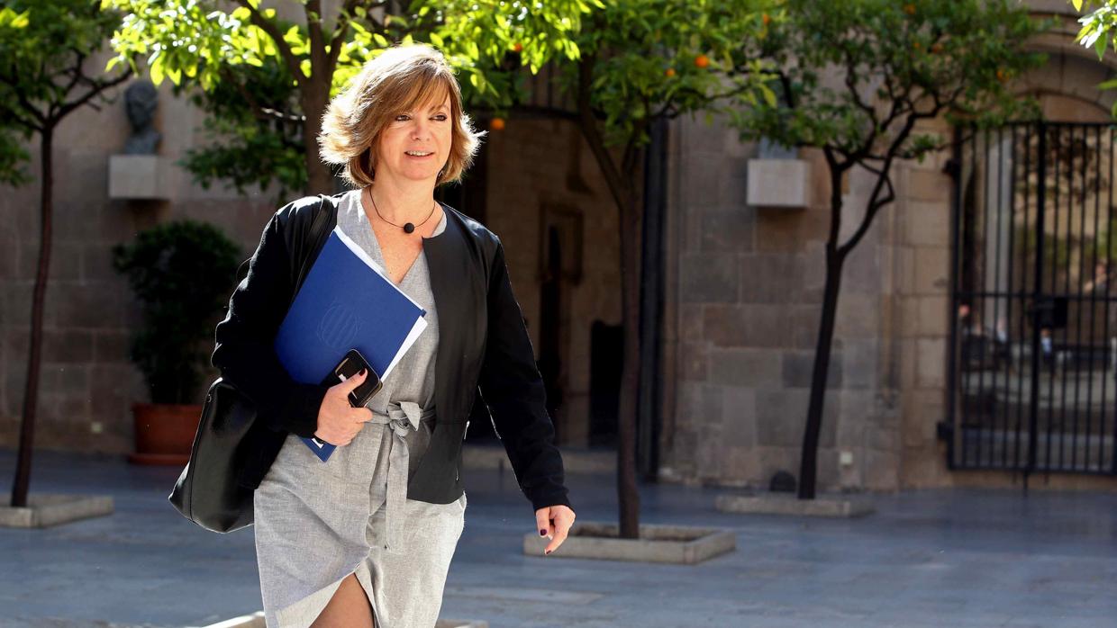 Meritxell Borràs, acudiendo a una reunión del Gobierno de la Generalitat