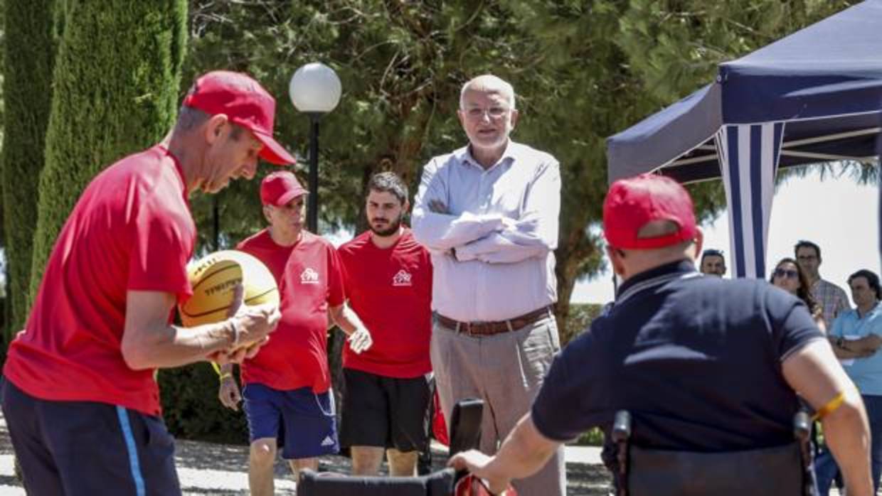 Imagen de Juan Roig durante la visita de este jueves a la Fundación Roig Alfonso