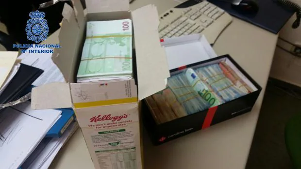 Cajas con dinero procedente del tráfico de drogas que recogía esta red para enviarlo a Colombia