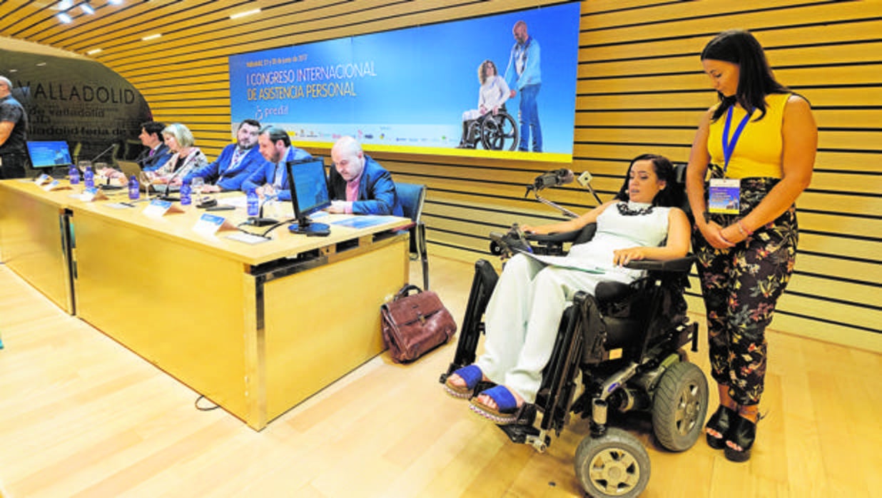 Mesa inaugural del congreso, con la consejera de Familia, Alicia García; el Alcalde de Valladolid, Óscar Puente, y Fran Sardón, presidente de Predif