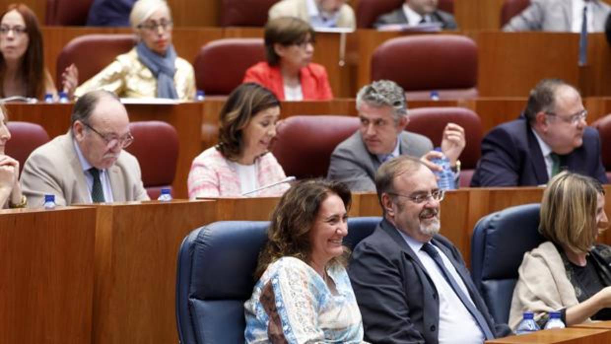 Los consejeros Fernando Rey y María Josefa García Cirac, ayer en las Cortes