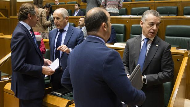Cruce de acusaciones en la Cámara vasca a costa de la corrupción