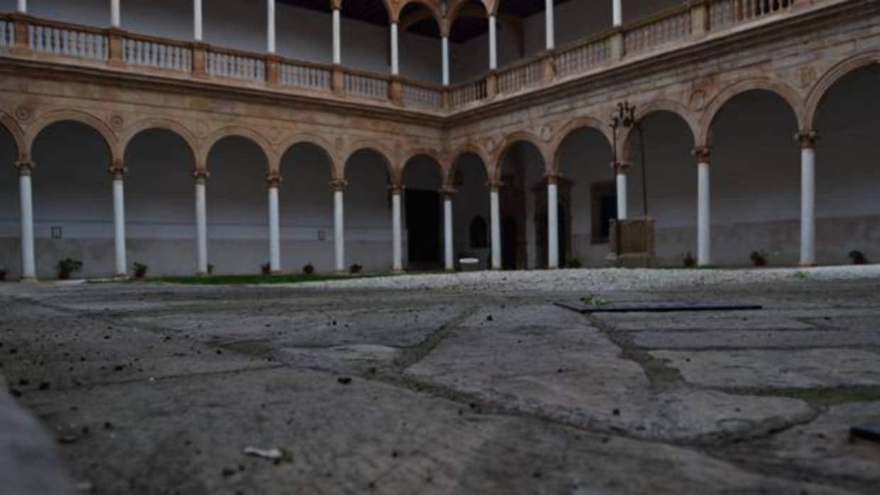Patio del claustro renacentista del convento de la Asunción de Calatrava de Almagro