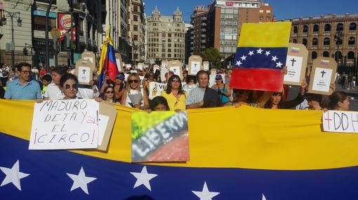 Cargos del PP y Ciudadanos durante la marcha