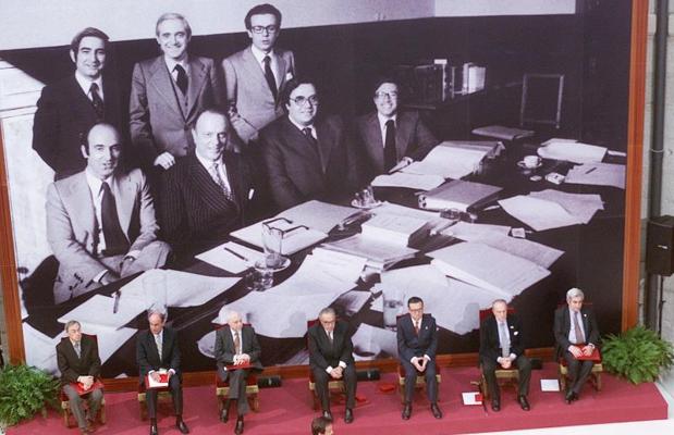 Así eran los padres de la Constitución y otros personajes claves de la Transición