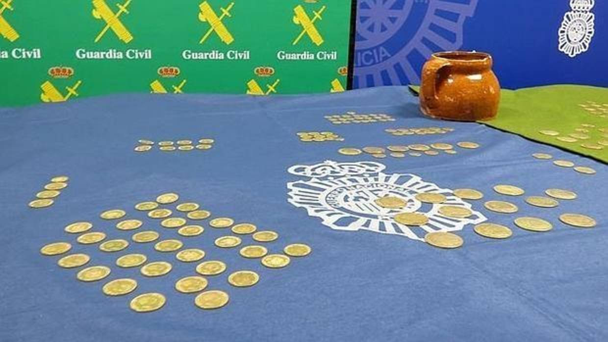 Cada una de las monedas estaba valorada en unos mil euros