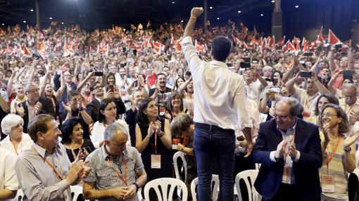 Podemos se divide ante los guiños populistas de Pedro Sánchez