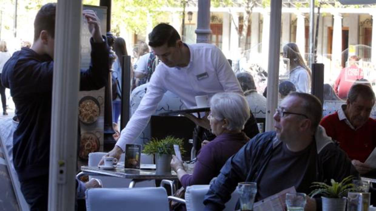 El sector servicios ha empujado las cifras en el mes de junio