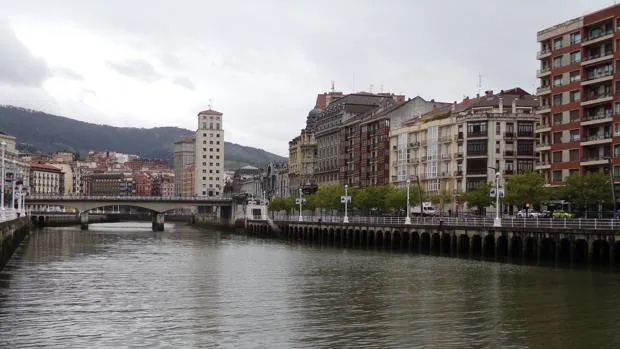 Los análisis concluyen que la ría de Bilbao no es apta para el baño