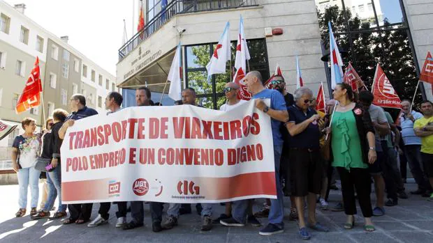 Trabajadores del transporte se manifiestan en Ferrol contra el plan de la Xunta