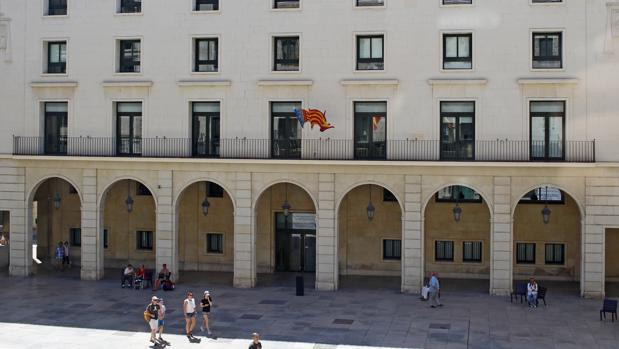 Condenan a dos menores a libertad vigilada y 5.000 euros por insultar y acosar a una profesora