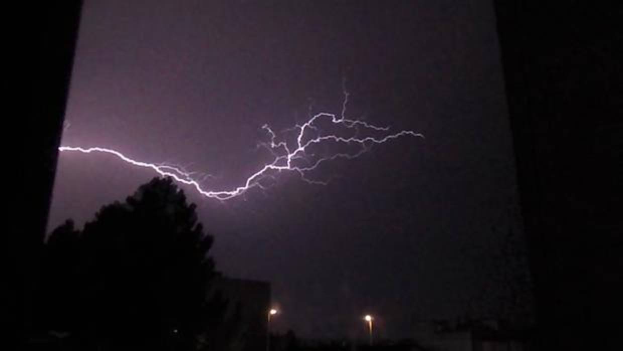 Imagen de la tormenta de rayos en Aielo de Malferit