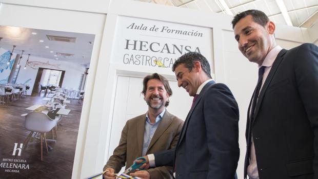Carlos Alonso, el consejero canario de Agricultura, Narvay Quintero, y el director gerente de Hecansa, Marichal