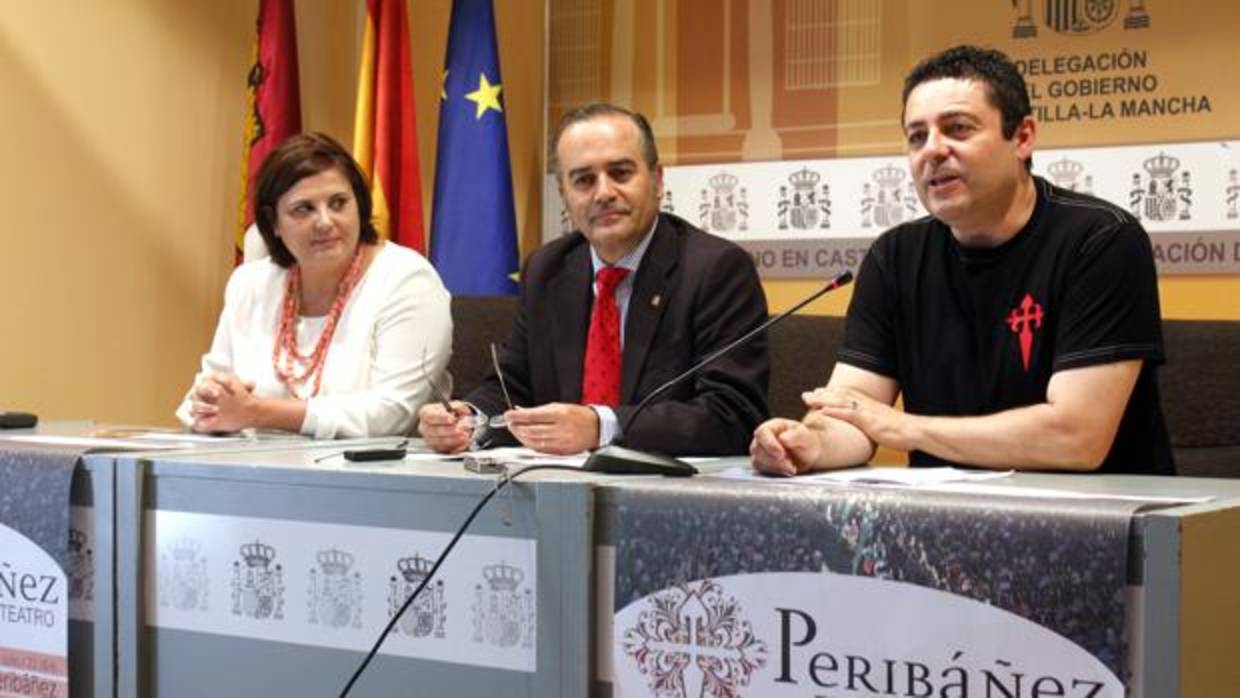 Remedios Gordo, alcaldesa de Ocaña, José Julián Gregorio, delegado del Gobierno en Castilla-La Mancha y Jesús Cano, director de la Compañía de Teatro Clásico Nacional de Ocaña esta mañana en rueda de prensa