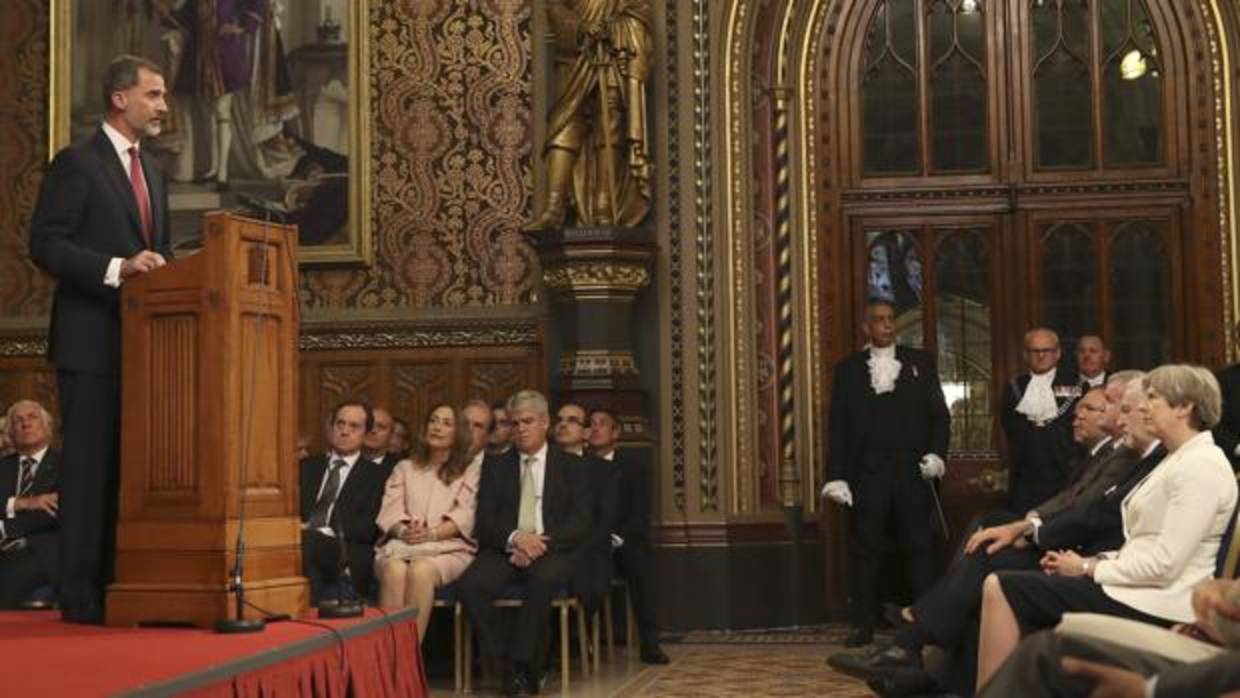 El Rey pronuncia un discurso en el Parlamento británico