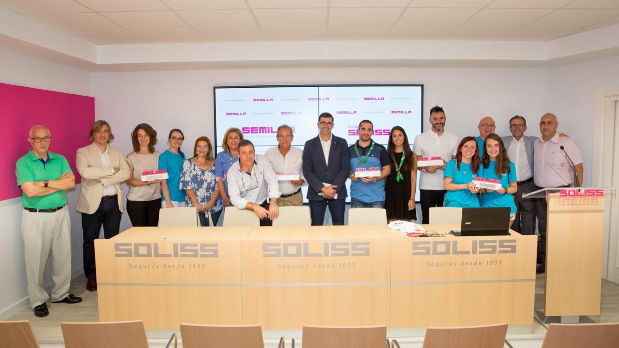 Foto de familia de los proyectos ganadores de «Semilla Soliss»