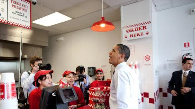 Barack Obama en un establecimiento de Five Guys en Washington el pasado mes de agosto