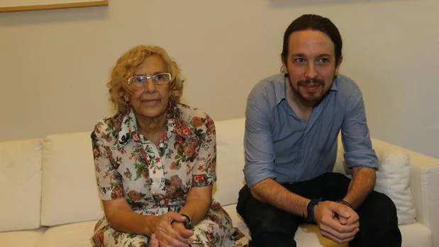 Imagen de una reunión de Manuela Carmena y Pablo Iglesias en 2015