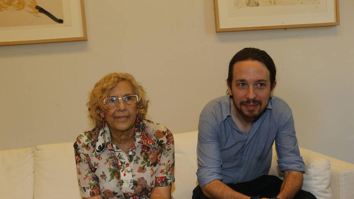 Imagen de una reunión de Manuela Carmena y Pablo Iglesias en 2015