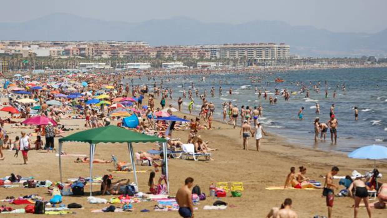 Imagen de archivo de la playa de La Malvarrosa