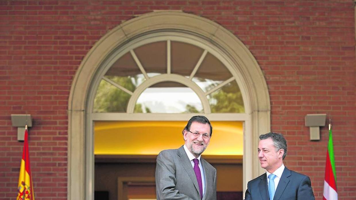 Mariano Rajoy , en el Palacio de la Moncloa junto a Iñigo Urkullu