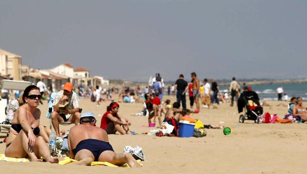 Un hombre y una mujer mueren en la playa de Guardamar y elevan a 37 los ahogados este año