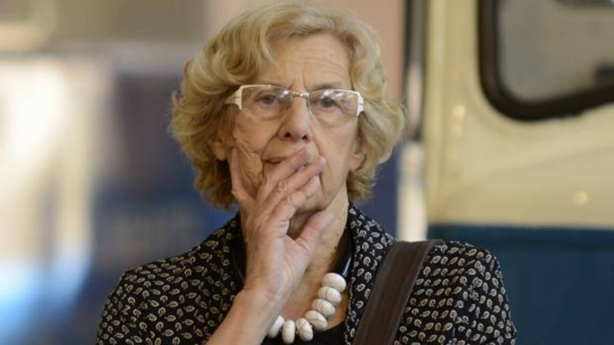 Manuela Carmena. en una reciente visita al museo de la EMT