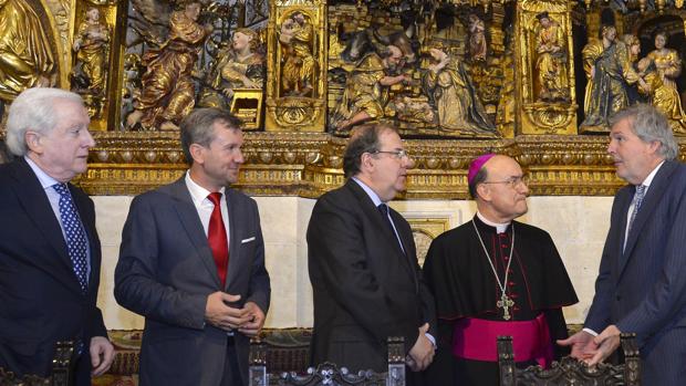 El ministro de Cultura Íñigo Méndez de Vigo, Antonio Méndez Pozo, Juan Vicente Herrera , el arzobispo de Burgos, Fidel Herráez, y el alcalde de Burgos, Javier Lacalle