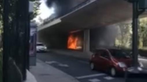 Arde un autobús en el Puente de los Franceses