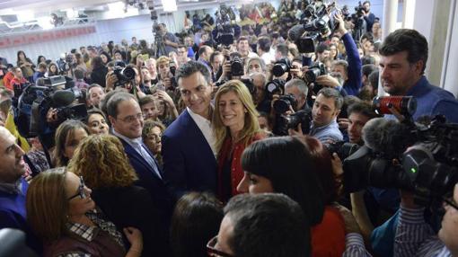 Pedro Sánchez a su llegada a Ferraz tras las elecciones del 20-D