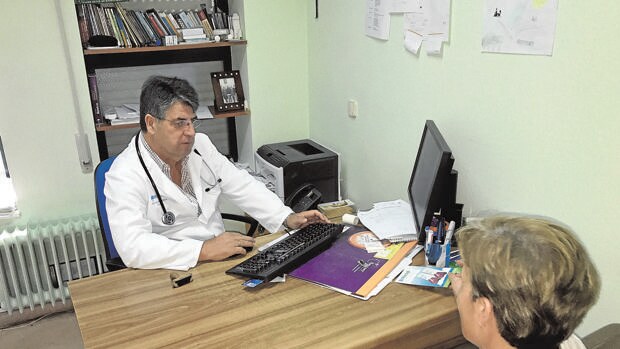 El médico Jesús Sánchez es el coordinador del Centro de Salud de Candeleda