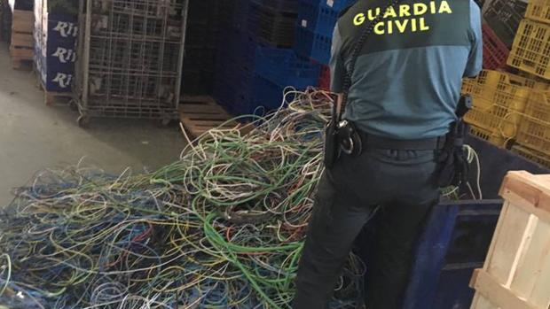El botín recuperado por la Guardia Civil: 200 kilos de hilo de cobre