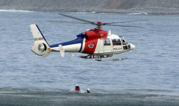 Un helicóptero de la Ertzaintza en misión de rescate