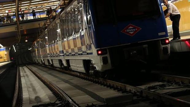 Hallan muerta en las vías del Metro a una mujer de 45 años