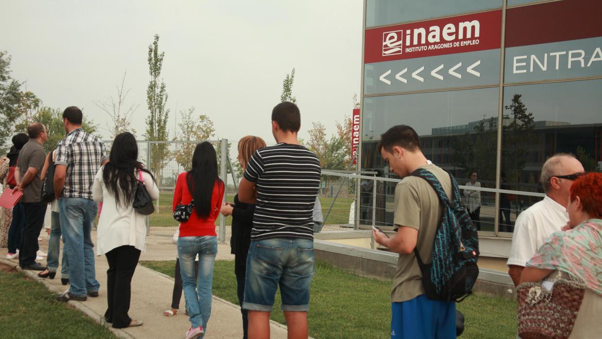 Durante los últimos doce meses, 26.300 personas han abandonado las listas del paro en Aragón