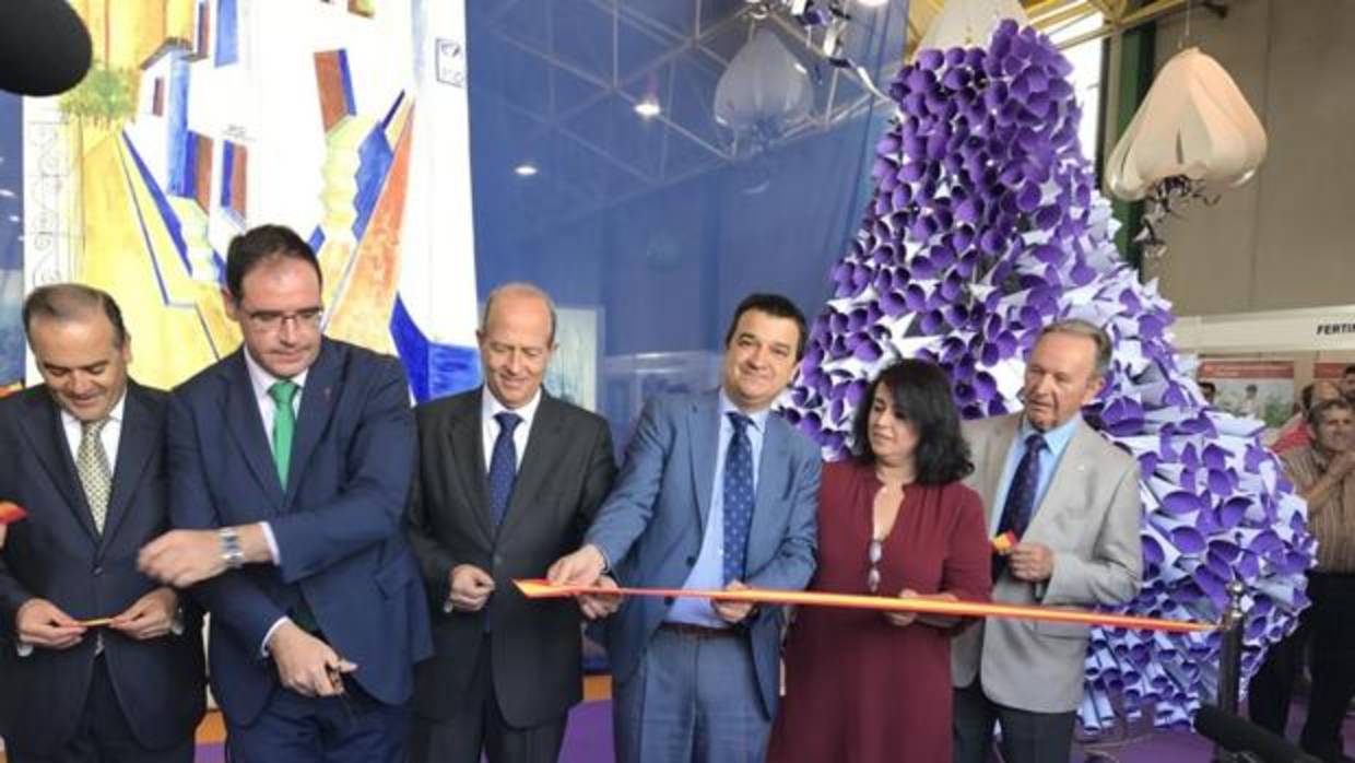 Gregorio, Prieto, Tortosa y Martínez Arroyo, ayer durante la apertura de la feria de Las Pedroñeras